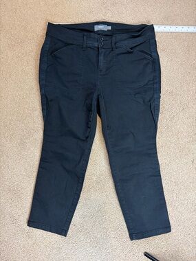 Sz 14 torrid Black Double-Button Waist capri Jeans EUC side stripe stretchy